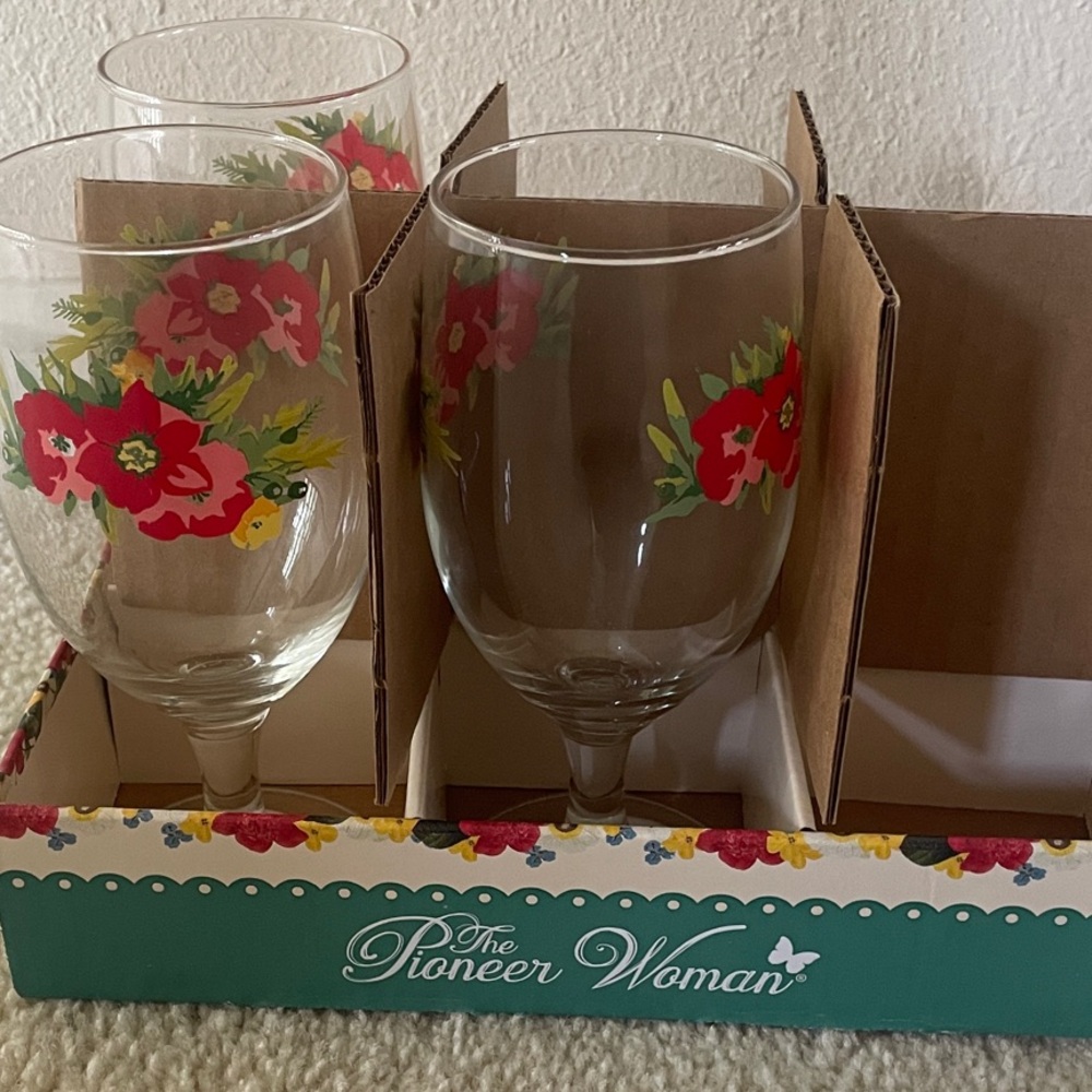 The Pioneer Woman Floral Wine Glass Set of 3  - Red and Green